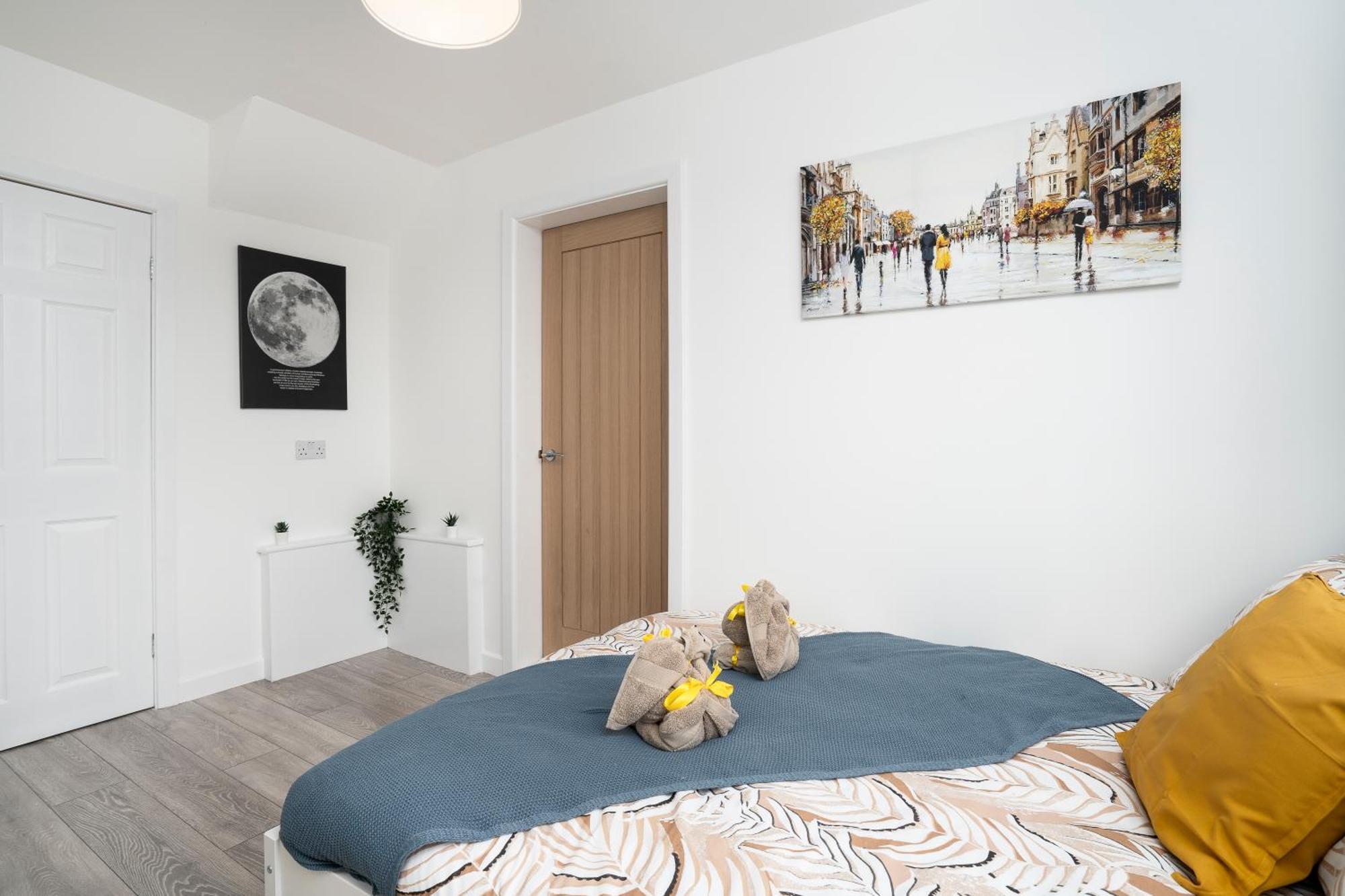 Апартаменты Modern 4 Bed House-Free Parking Burton  Экстерьер фото